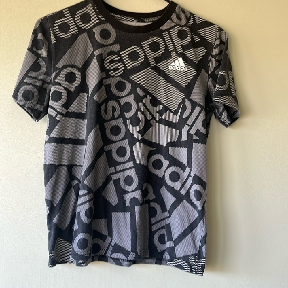 Kids vintage adidas short sleeve black and white graphic t-shirt size M 10/12